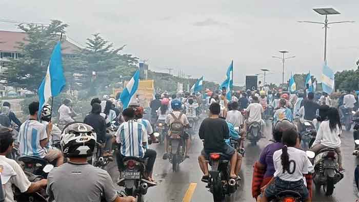 Ribuan pendukung Timnas Argentina, memadati jalan-jalan di Kota Ambon.