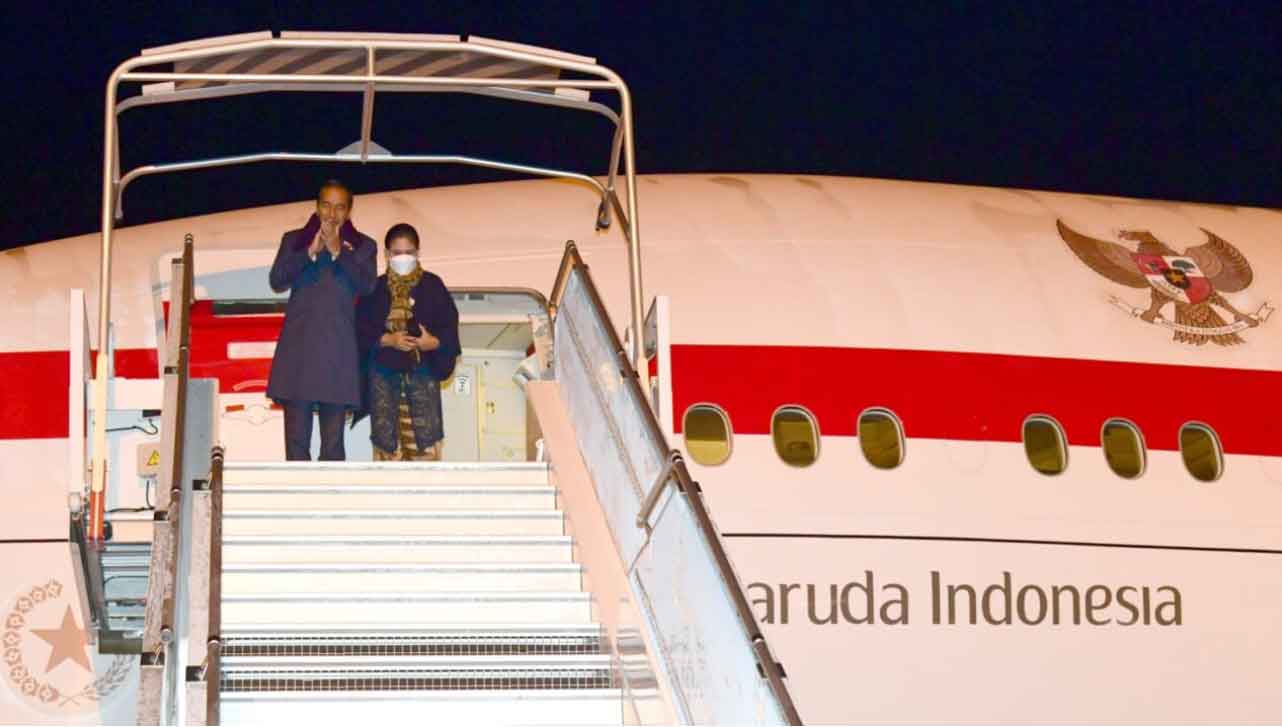 Usai menghadiri rangkaian acara KTT Peringatan 45 Tahun ASEAN-Uni Eropa, Presiden Joko Widodo dan Ibu Iriana beserta delegasi langsung menuju Bandara Abelag, Brussels untuk bertolak ke Tanah Air, Rabu malam, 14 Desember 2022.