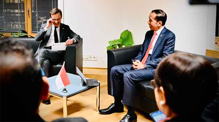Di sela penyelenggaraan KTT Peringatan 45 Tahun ASEAN-Uni Eropa, Presiden Joko Widodo melakukan pertemuan bilateral dengan Perdana Menteri Swedia Ulf Kristersson di Gedung Europa, Brussels, Rabu, 14 Desember 2022.