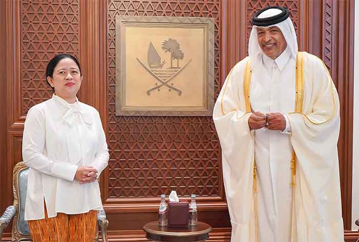 Ketua DPR RI Puan Maharani (kiri) bersama dengan Ketua Parlemen Qatar, Hassan Bin Abdullah Al-Ghanim, di Doha pada Minggu (4/12/2022). (Foto: ist)
