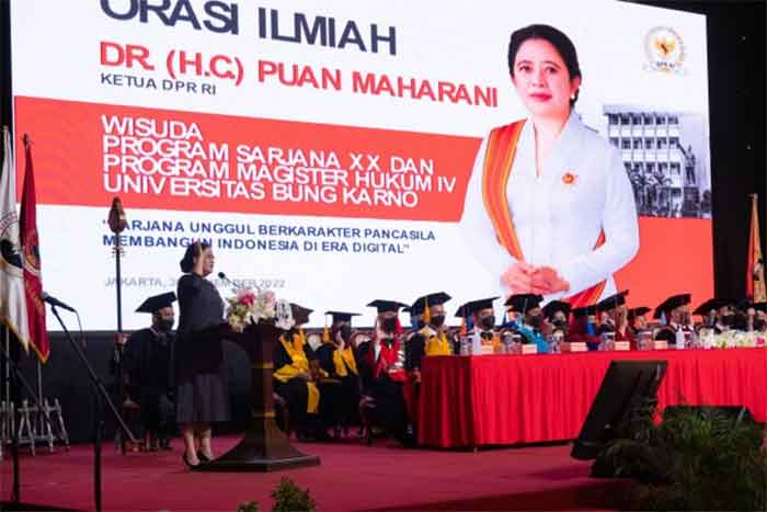 Ketua DPR RI Dr. (H.C) Puan Maharani saat dalam acara Wisuda Program Sarjana XX dan Program Magister Hukum IV UBK yang digelar di Balai Sudirman. (Foto: Ist/nr)