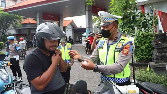 Polisi melakukan teguran lisan