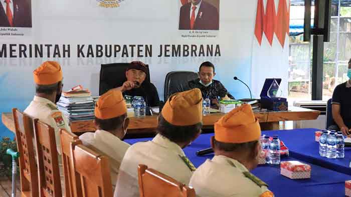 Bupati Jembrana I Nengah Tamba bertatap muka (temu kangen) dengan jajaran legiun veteran di Rumah Jabatan Bupati, Jumat (16/12/2022).