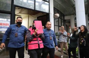 Tersangka dalam perkara dugaan tindak pidana korupsi kegiatan Skema Kredit Ekspor Berbasis Perdagangan (SKEBP) daging sapi dan rajungan pada PT Surveyor Indonesia.