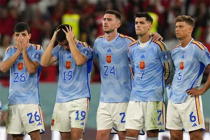 Skuad Spnayol saat menghada;pi timnas Maroko dalam dalam 16 besar Piala Dunia 2022