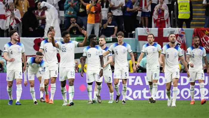 Selebrasi pemain timnas Inggris usai Harry Kane mencetak gol ke gawang Senegal dalam pertandingan 16 besar Piala Dunia 2022 yang berlangsung di Al Bayt Stadium, Qatar, Senin (5/12/2022).