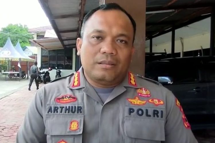 Kapolresta Pulau Ambon dan Pulau-Pulau Lease, Kombes Pol Raja Arthur Simamora.