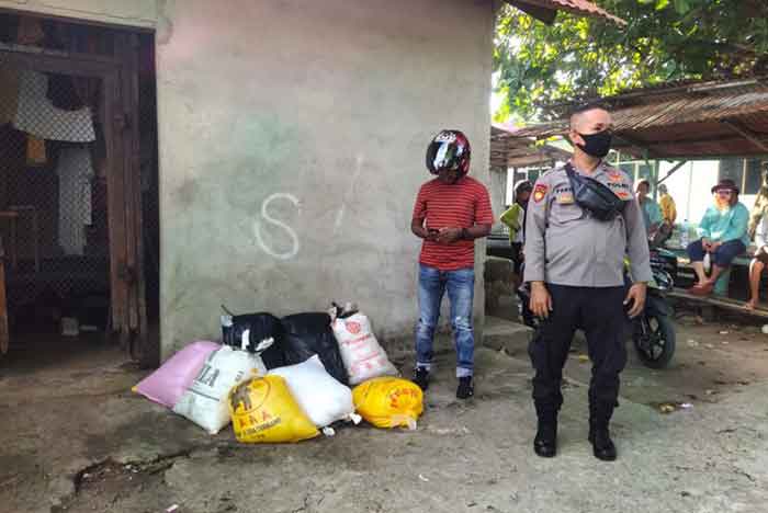 Polisi Sektor Salahutu mengamankan sebanyak 210 liter minuman keras jenis sopi.