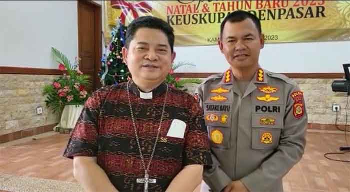 Kabid Humas Polda Bali saat bertemu Uskup Denpasar