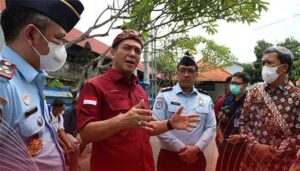 Direktur Jenderal Imigrasi, Silmy Karim melakukan peninjauan terhadap pelayanan Keimigrasian pada Kantor Imigrasi Kelas I TPI Denpasar, Kantor Imigrasi Kelas I Khusus TPI Ngurah Rai dan Rumah Detensi Imigrasi Denpasar pada Kamis (12/1).