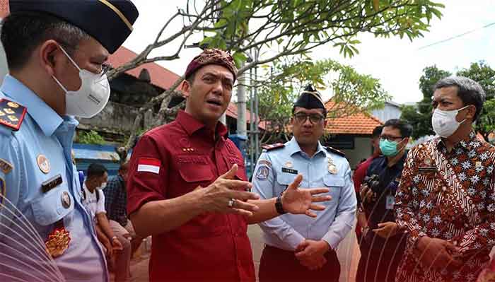 Direktur Jenderal Imigrasi, Silmy Karim melakukan peninjauan terhadap pelayanan Keimigrasian pada Kantor Imigrasi Kelas I TPI Denpasar, Kantor Imigrasi Kelas I Khusus TPI Ngurah Rai dan Rumah Detensi Imigrasi Denpasar pada Kamis (12/1).