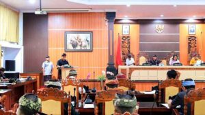 Wakil Bupati Ipat Sampaikan Tanggapan Pandangan Umum Fraksi terhadap Ranperda RTRW.