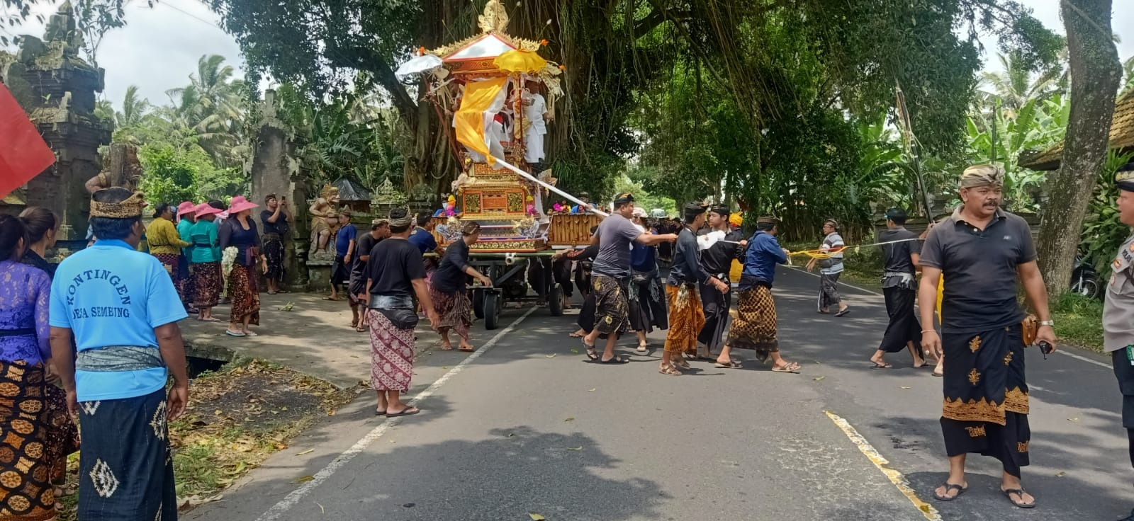 Kegiatan atenai giat pengabenan dibanjar Tauman, Desa Sembung, Kecamatan Mengwi, Kabupaten Badung. Selasa (17/01/23).