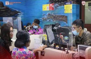 Pelayanan pengurusan paspor di Imigrasi Nugrah Rai.