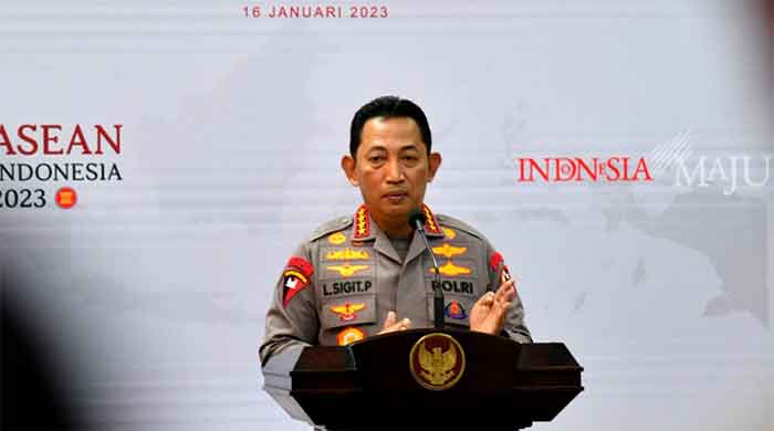 Kapolri Jenderal Listyo Sigit Prabowo menyampaikan keterangannya di Kantor Presiden, Jakarta, pada Senin, 16 Januari 2023 yang disiarkan secara langsung dalam kanal YouTube Sekretariat Presiden.