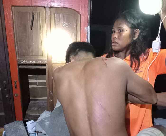 Warga yang menjadi korban guncangan gempa