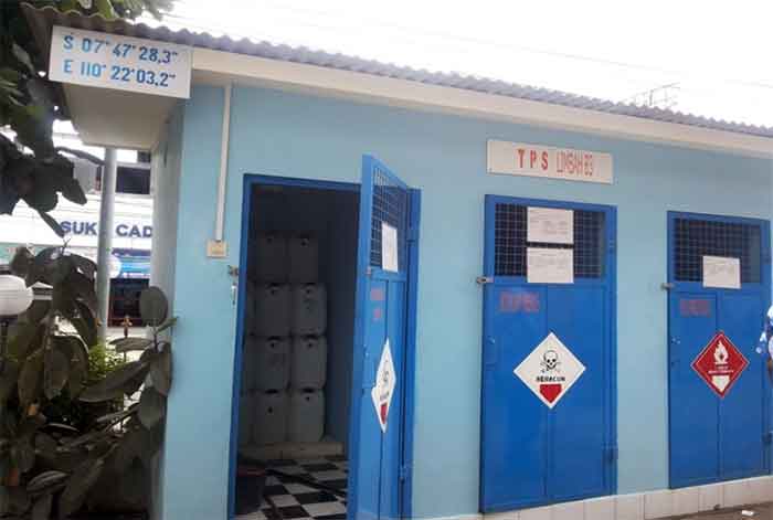 Tempat Penyimpanan Sementara (TPS) Limbah B3 merupakan tempat untuk menyimpan limbah B3 sebelum dikelola lebih lanjut. TPS ini membutuhkan izin pengelolaan limbah B3 untuk kegiatan penyimpanan dari Bupati / Walikota