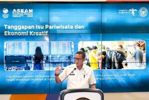 Menteri Pariwisata dan Ekonomi Kreatif/Kepala Badan Pariwisata dan Ekonomi Kreatif (Menparekraf/Kabaparekraf) Sandiaga Salahuddin Uno