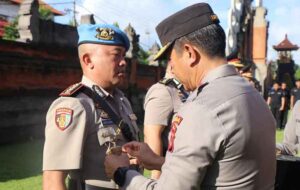 Kapolda Bali Irjen. Pol. Drs. Putu Jayan Danu Putra, S.H., M.Si., sasat Upacara Serah Terima Jabatan Irwasda Polda Bali, Selasa (10/1/2023).
