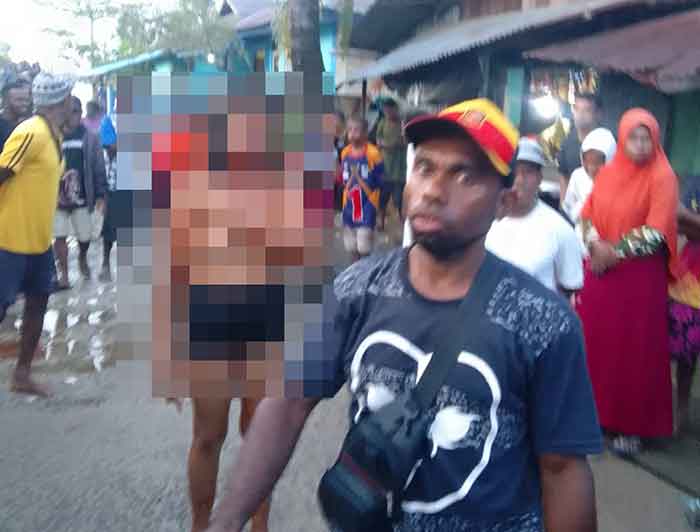 Wanita Terduga penculikan anak di Kompleks Kokoda kilometer 8 Sorong Timur di aniaya massa.