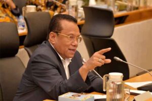 Anggota Komisi IV DPR RI Sulaeman L. Hamzah saat menerima aspirasi dari Dewan Perwakilan Rakyat Papua (DPRP) mengenai permasalahan limbah berbentuk tailing yang disebabkan oleh PT. Freeport Indonesia.di Kompleks DPR RI, Senayan, Jakarta, Selasa (1/2/2023). (Foto: Parlementaria/Mu/Man)