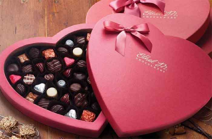 Coklat identik dengan hadiah hari valentine