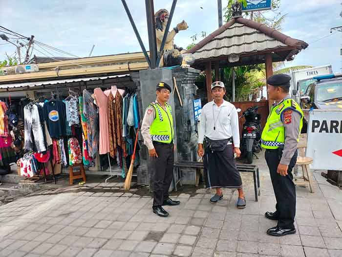 Sambangi Obyek Wisata Samapta Polsek Kuta Utara Beri Rasa Aman Terhadap Wisatawan