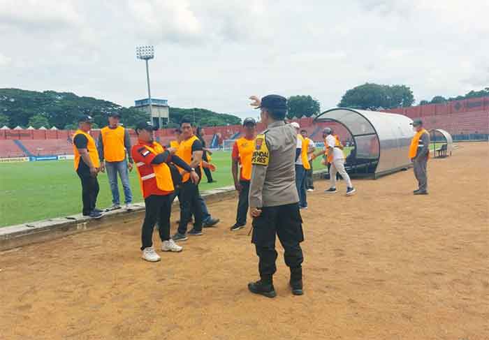 Polres Kediri Kota menggelar apel gladi kesiapan pengamanan pertandingan sepak bola BRI Liga 1 putaran kedua tahun 2023 antara PERSIK Kediri Vs Bali United yang akan dilaksanakan pada hari Selasa 14 Februari 2023.