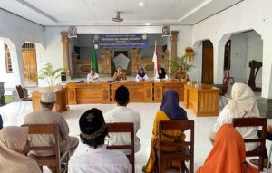 Pelaksanaan sidang terpadu digelar di Wantilan Kantor Desa Tuwed, Senin (27/2/2023). Foto: M-011)