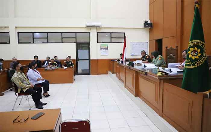 Terdakwa Brigadir Jenderal TNI YUS ADI KAMRULLAH, S.E., M.Si. dan Terdakwa NI PUTU PURNAMASARI S.E. dalam sidang pembacaan putusan di Pengadilan Militer Tinggi II Jakarta, Selasa (31/1/2023).