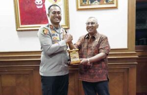 Kapolres AKBP Leo Dedy Defretes, SIK, SH, MH., saat berpamitan ke Ketua DPRD Badung, Putu Parwata pada Selasa (7/3/2023).
