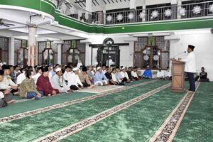 Mayjen TNI Farid Makruf mengapresiasi adanya program Kebraon Mengaji dan Pesantren Subuh yang digelar Takmir Masjid Almuhajirin, Kota Surabaya.
