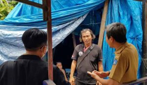 Petugas Trantib mendatangi pasutri yang menempati lahan fasum milik SLB YPAC