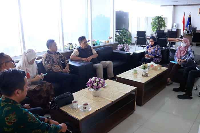 Wakil Bupati Jembrana, I Gede Ngurah Patriana Krisna didampingi Kalaksa BPBD Jembrana menyambangi Kantor BNPB di Jakarta, Jumat (3/3) yang diterima oleh Direktur Mitigasi Bencana, Taufik Kartiko.