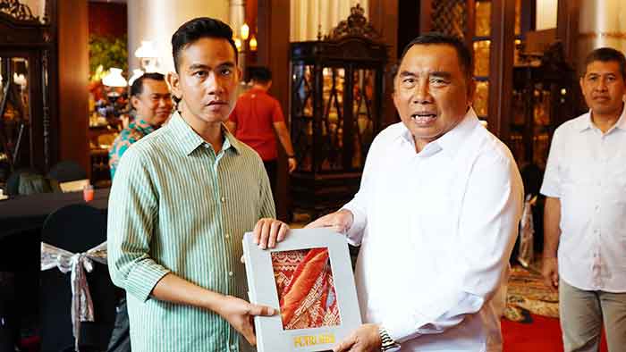 Wali Kota Solo Gibran Rakabuming Raka bertemu dengan Bupati Jembrana I Nengah Tamba.
