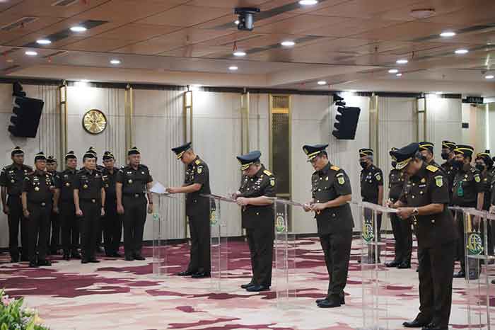 Pelantikan dan serah terima jabatan Kepala Kejaksaan Tinggi (Kajati) dan Pejabat Eselon II di lingkungan Kejaksaan Agung. (Foto: Puspenkum Kejagung)