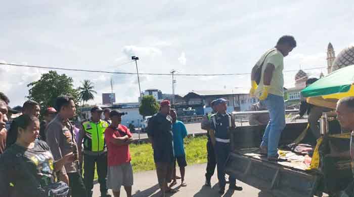 Penemuan mayat Arsad diatas mobil pick up di Pelabuhan Yos soedarso Ambon.