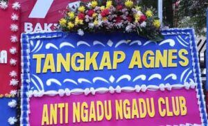 Karangan bunga desakan dari berbagai pihak untuk menindak pelaku penganiayaan (Foto Istimewa/ CNN)