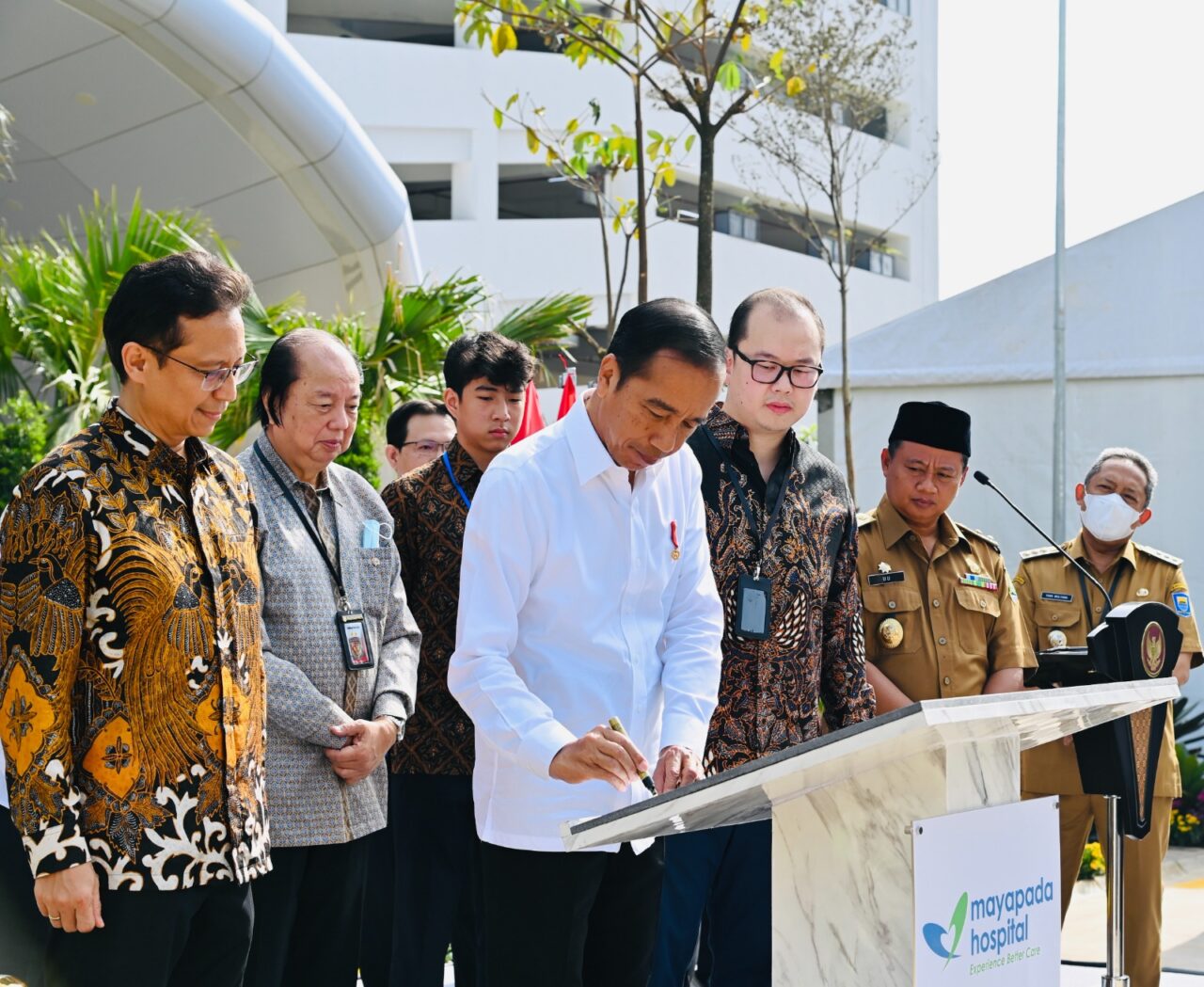 Presiden Joko Widodo saat meresmikan
