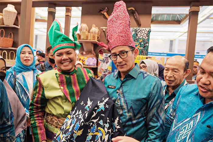 Menteri Pariwisata dan Ekonomi Kreatif/Kepala Badan Pariwisata dan Ekonomi Kreatif (Menparekraf/Kabaparekraf) Sandiaga Salahuddin Uno.