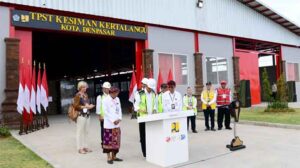 Presiden Jokowi meresmikan tempat pengolahan sampah terpadu (TPST) Kesiman Kertalangu di Kota Denpasar Bali, pada Senin (13/3/2023).