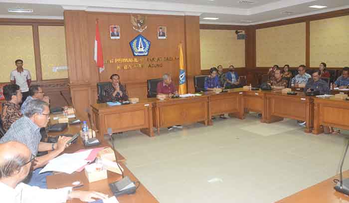 Ketua DPRD Badung I Putu Parwata menerima (BMPS Kabupaten Badung, Jumat (14/4/2023). Foto: Istimewa)