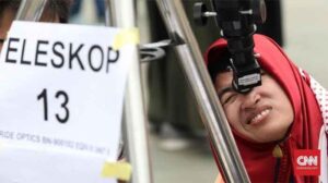 Pemantauan gerhana matahari via teleskop tetap butuh filter.