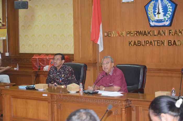 Ketua DPRD Badung, I Putu Parwata menerima jajaran pengurus Badan Musyawarah Perguruan Swasta (BMPS) Kabupaten Badung, di Ruang Rapat Pimpinan DPRD Badung, Jumat (14/4/2023)