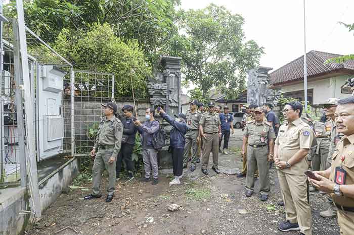 Pembongkaran Tower oleh tim yustisi Pemkab Badung