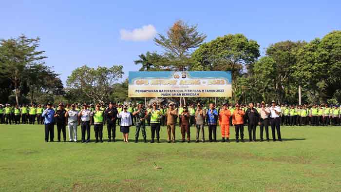 Apel gelar pasukan operasi ketupat agung di Jembrana, Senin (17/4/2023). (Foto: M-011)