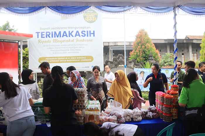 Jelang Idul Fitri, Pasar Murah Pengambengan diburu Warga.