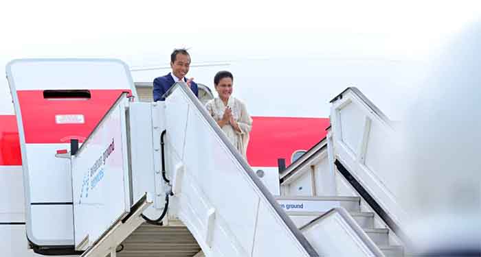 Usai menghadiri Hannover Messe 2023, Presiden Joko Widodo dan Ibu Iriana Joko Widodo bersama delegasi bertolak menuju Tanah Air melalui Bandara Hannover, Hannover, Jerman, pada Senin siang, (17/4/2023). (Foto: BPMI Setpres/Muchlis Jr.)