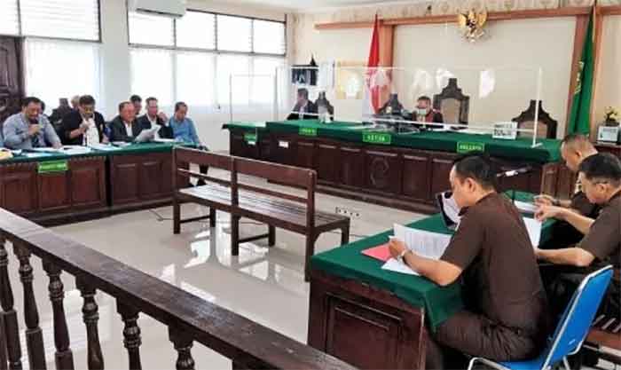 Sidang praperadilan Rektor Universitas Udayana, Prof. Dr. Ir. I Nyoman Gde Antara, M.Eng, digelar, Senin (17/4) di PN Denpasar. (Foto: M-003)