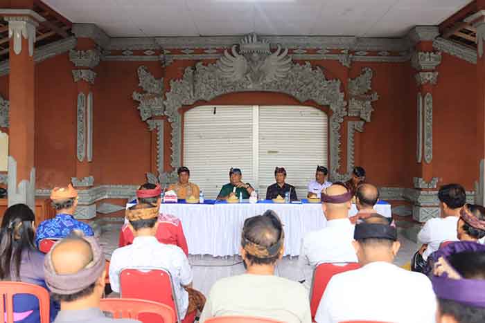 Jembatan Nusa Ceningan di Desa…